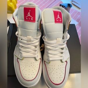 Jordan 1 mid edge glow (GS)- brand new, never worn